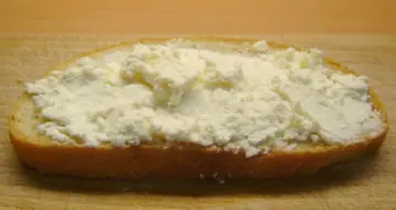 Bryndza spread on bread.