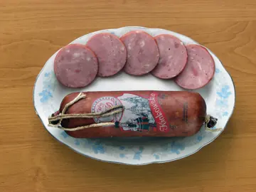 Kiełbasa krakowska, sliced.